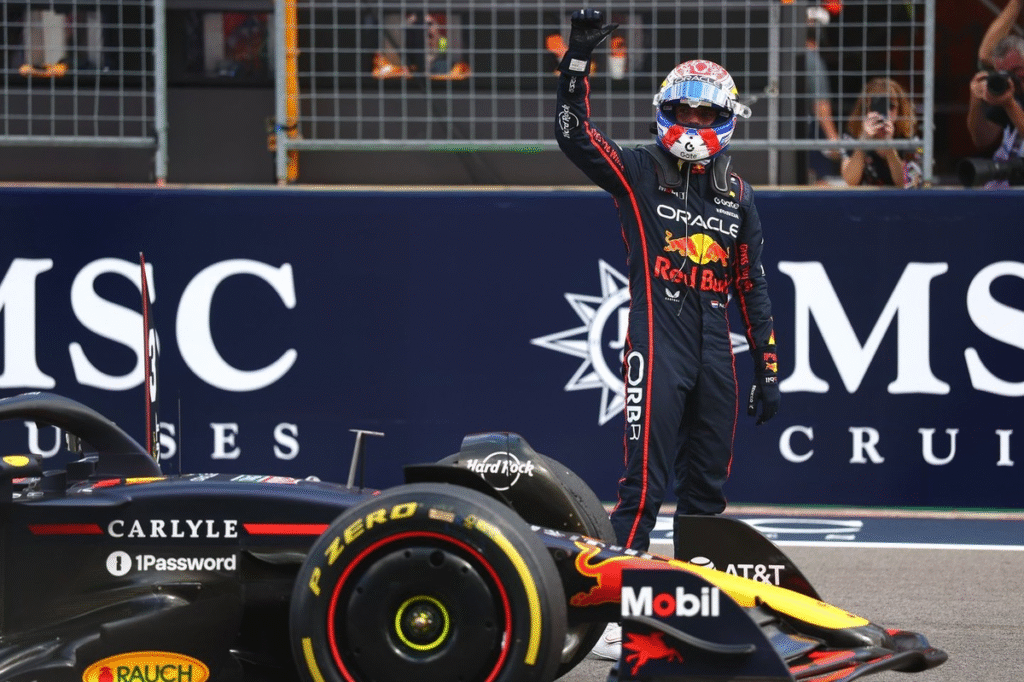 Caos e Domínio na F1: Verstappen vence Sprint marcada por batida dramática entre companheiros.